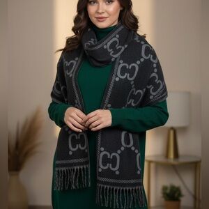 Black and Gray Patterned Scarf